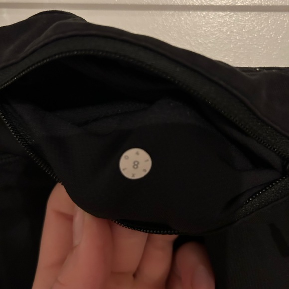 Lululemon 23’ cropped leggings - Picture 2 of 4